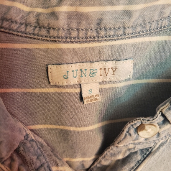 Jun & Ivy Button Up - Picture 2 of 3
